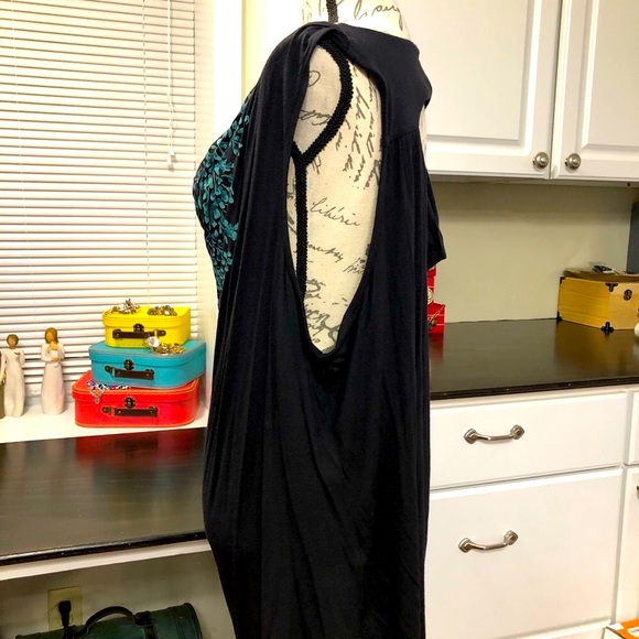 Cato size 22/24W black blouse blue design on front & cut out on back - Picture 4 of 7